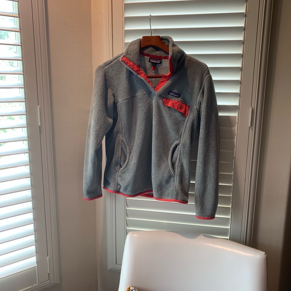Patagonia grey and pink Quarter button LIKE NEW